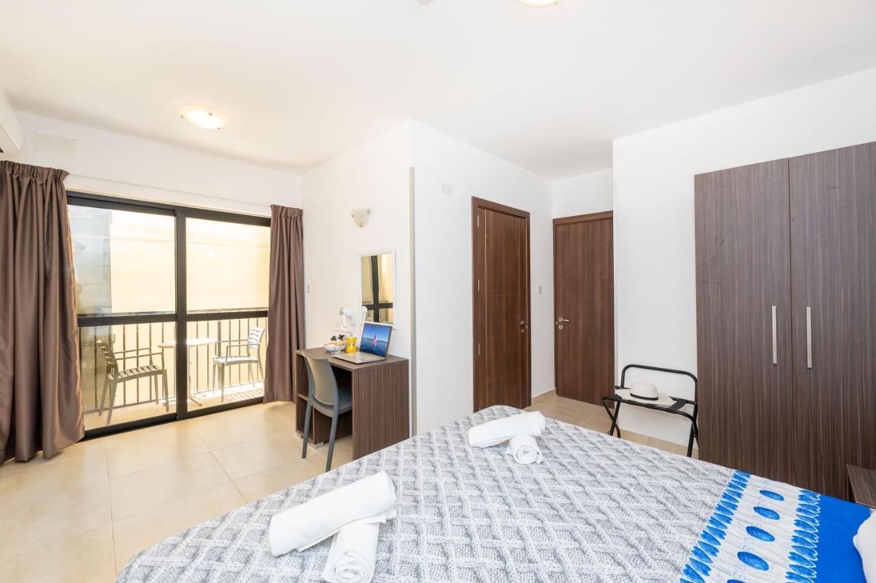 Islet Promenade Seafront Family Apartment With 2 Balconies By Getawaysmalta St. Paul's Bay Dış mekan fotoğraf