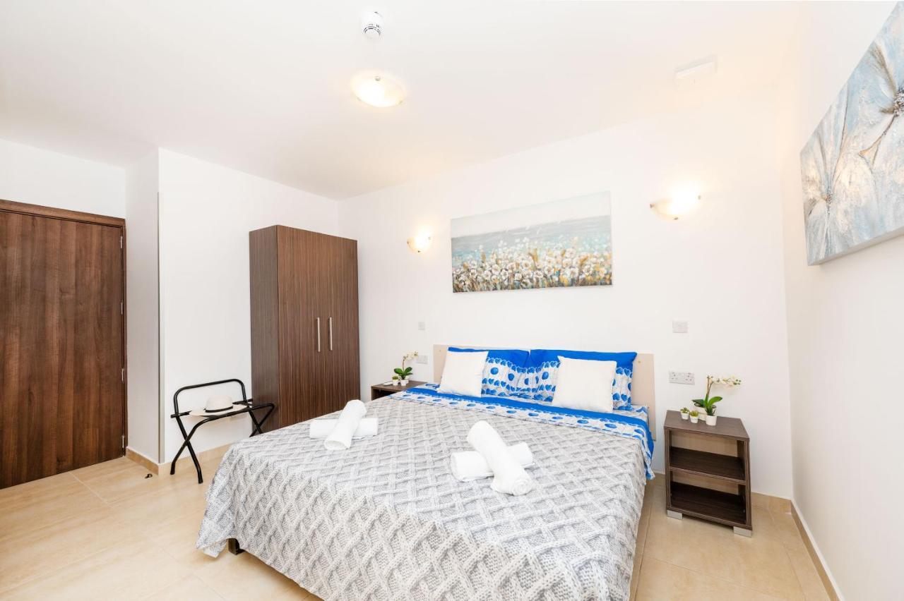 Islet Promenade Seafront Family Apartment With 2 Balconies By Getawaysmalta St. Paul's Bay Dış mekan fotoğraf