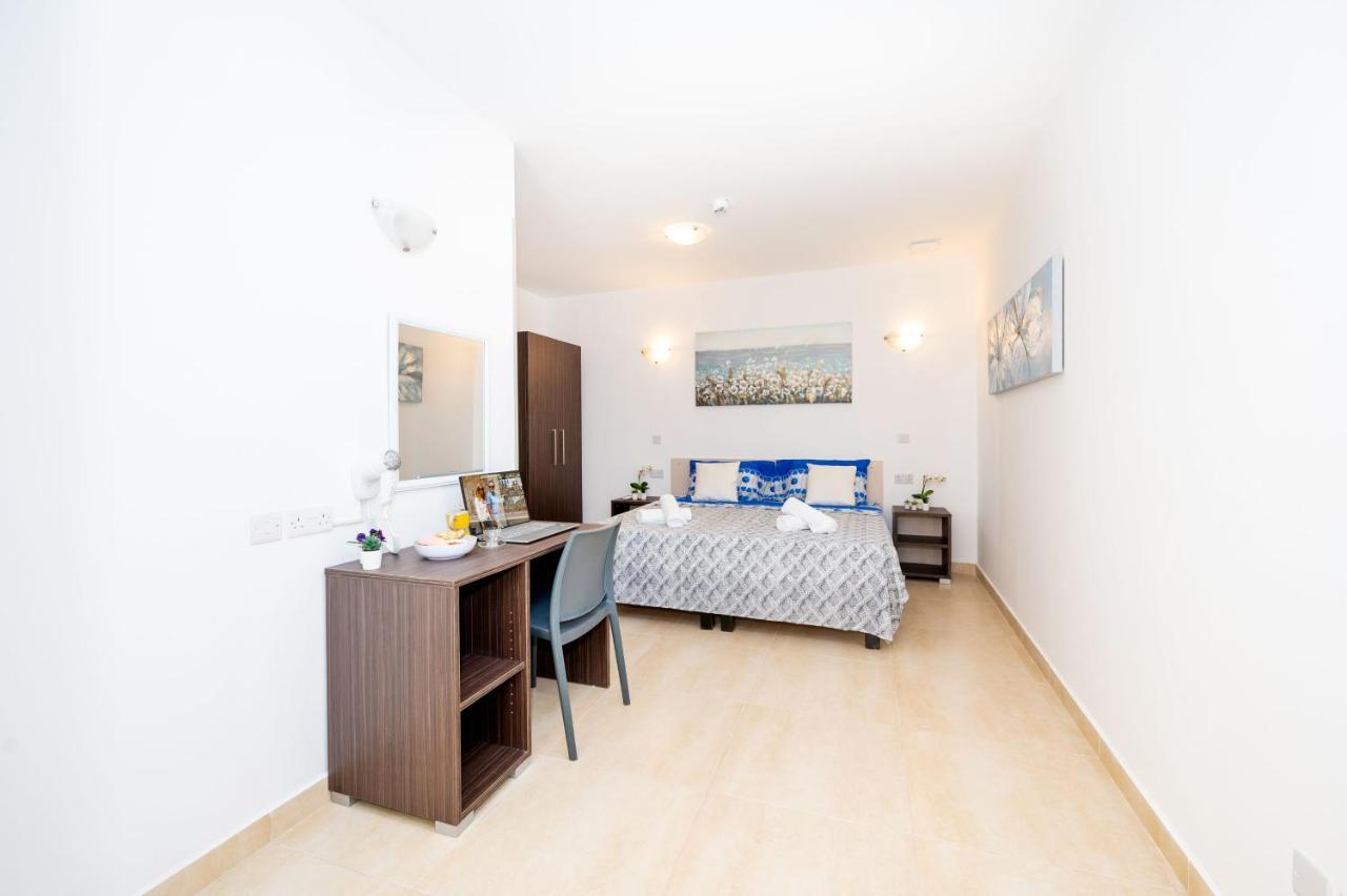 Islet Promenade Seafront Family Apartment With 2 Balconies By Getawaysmalta St. Paul's Bay Dış mekan fotoğraf