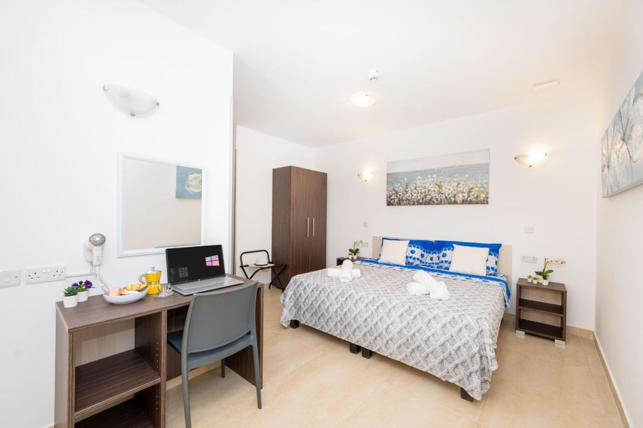 Islet Promenade Seafront Family Apartment With 2 Balconies By Getawaysmalta St. Paul's Bay Dış mekan fotoğraf