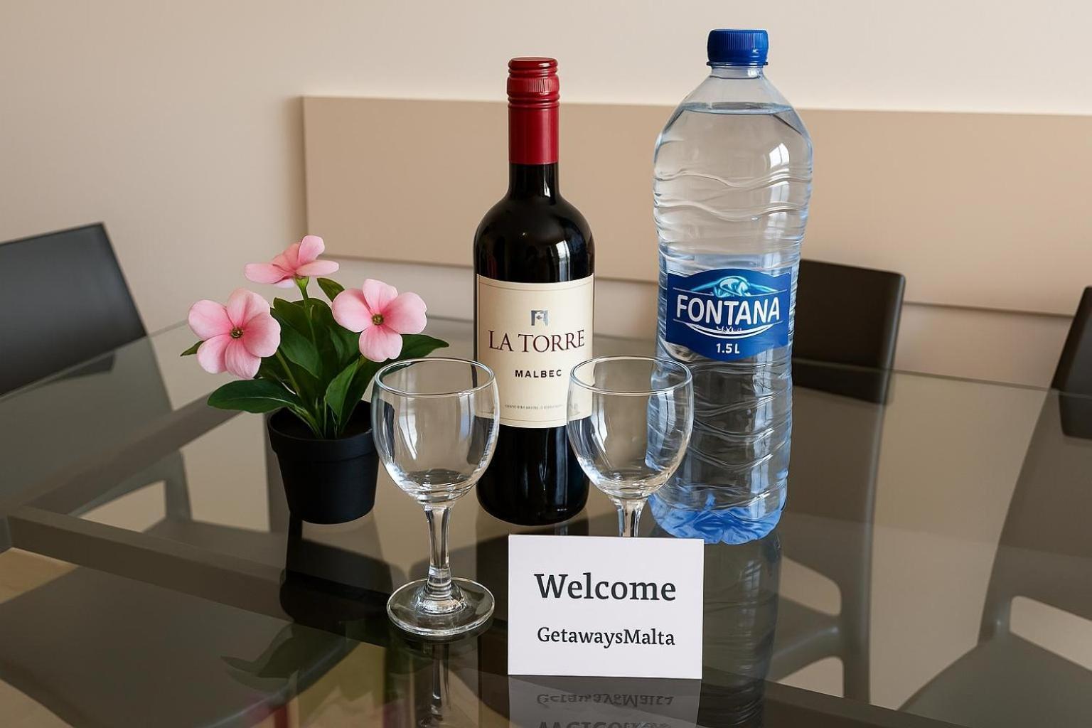 Islet Promenade Seafront Family Apartment With 2 Balconies By Getawaysmalta St. Paul's Bay Dış mekan fotoğraf