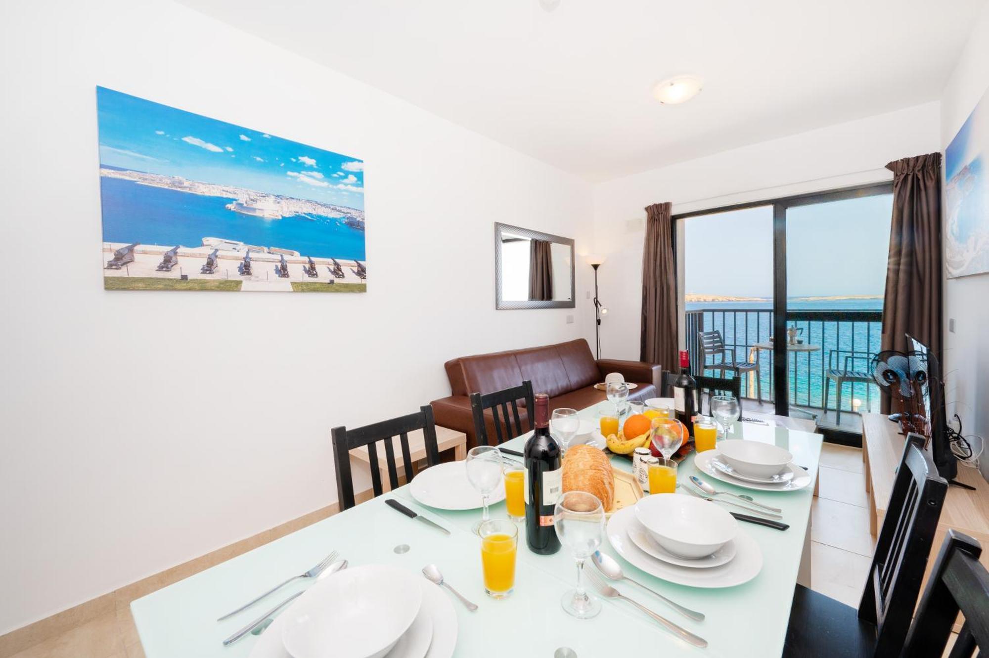 Islet Promenade Seafront Family Apartment With 2 Balconies By Getawaysmalta St. Paul's Bay Dış mekan fotoğraf