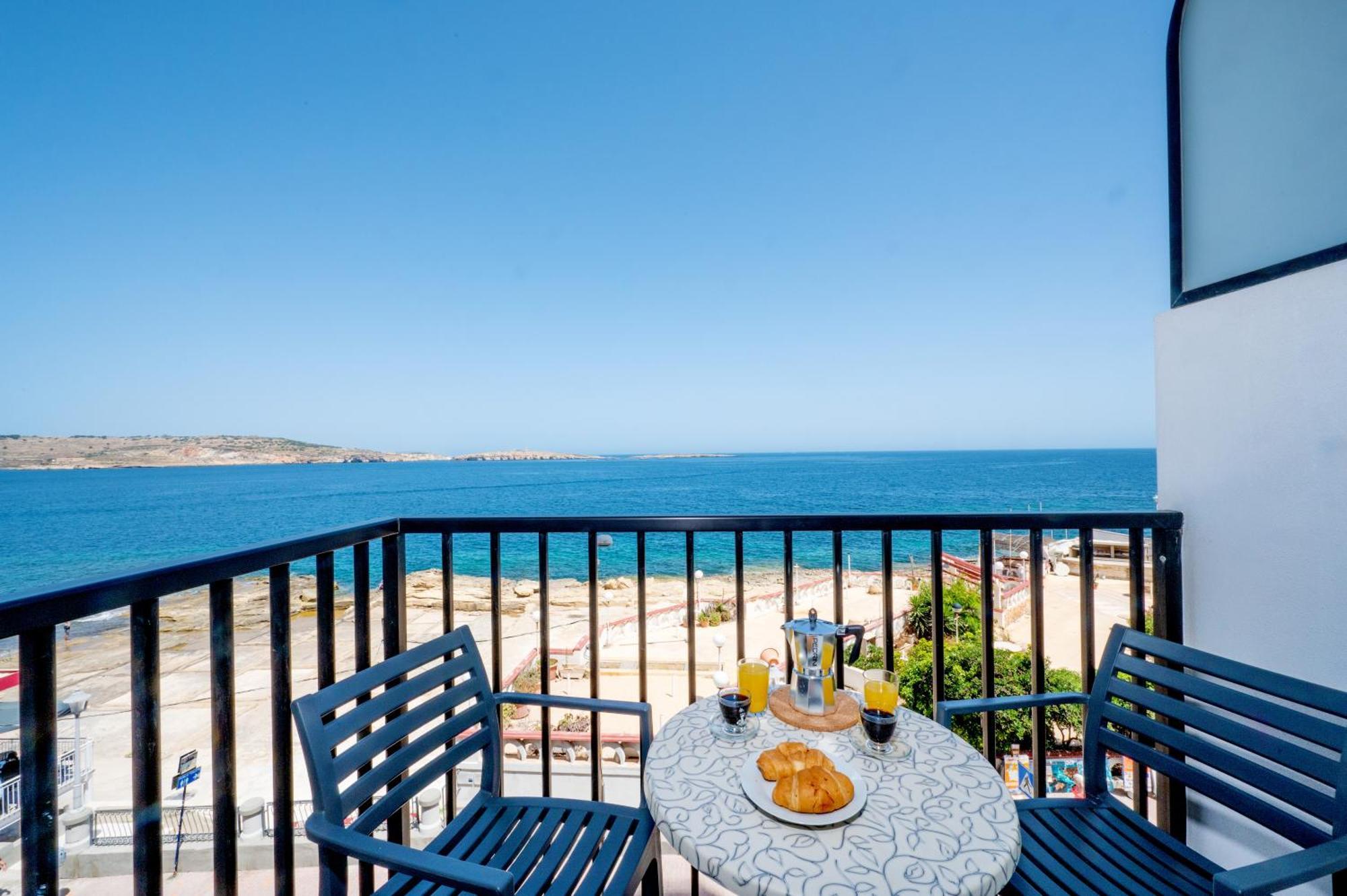 Islet Promenade Seafront Family Apartment With 2 Balconies By Getawaysmalta St. Paul's Bay Dış mekan fotoğraf