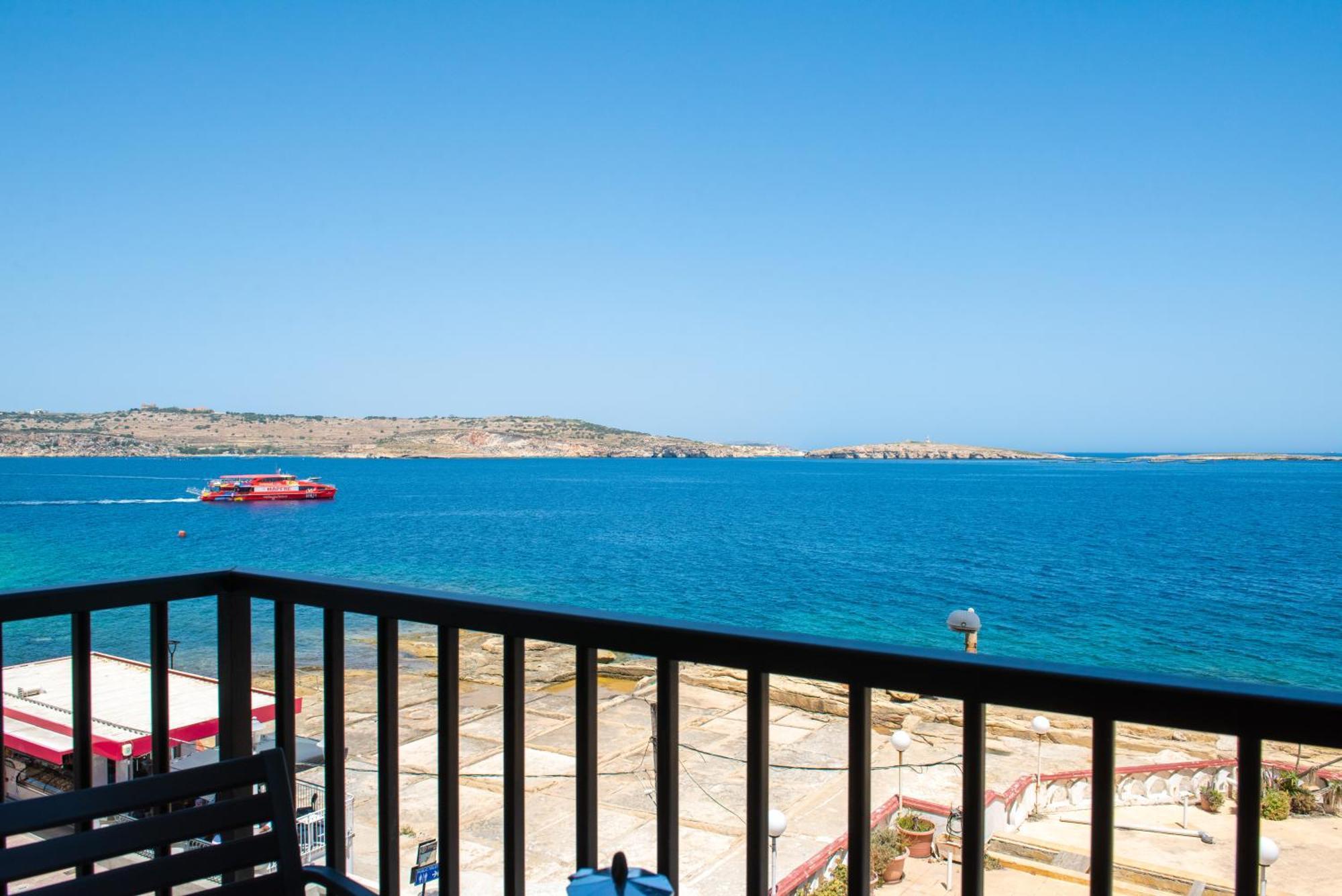 Islet Promenade Seafront Family Apartment With 2 Balconies By Getawaysmalta St. Paul's Bay Dış mekan fotoğraf